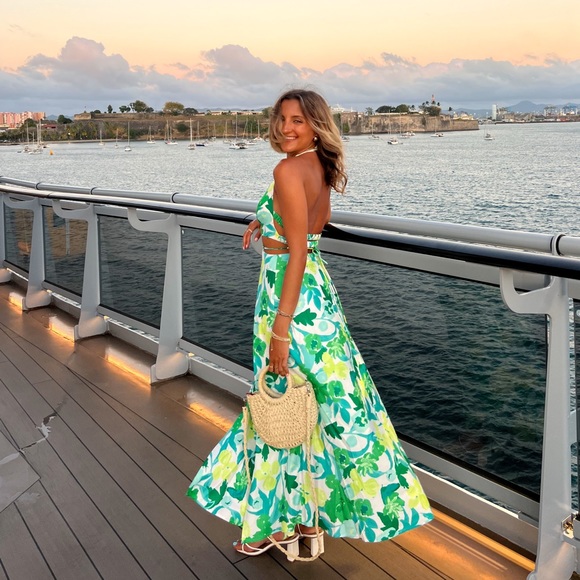 Dresses & Skirts - Green open back fortunate one dress